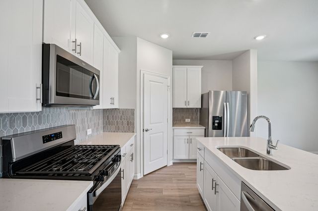 859 Wisteria Lane, Lavon, TX 75166