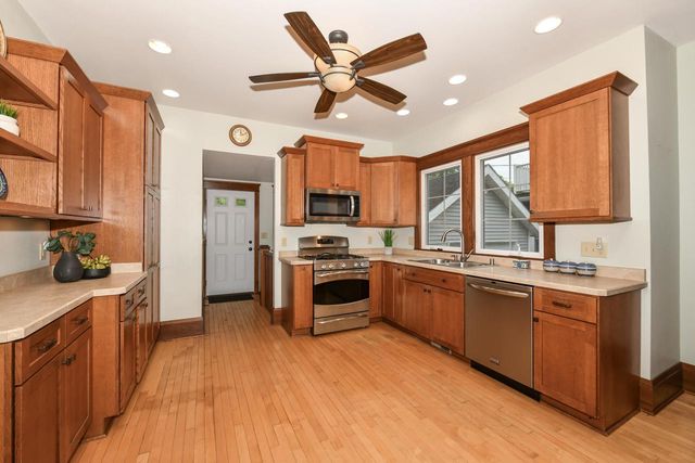 1802 N 72nd STREET, Wauwatosa, WI 53213