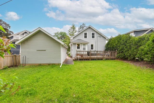 1802 N 72nd STREET, Wauwatosa, WI 53213