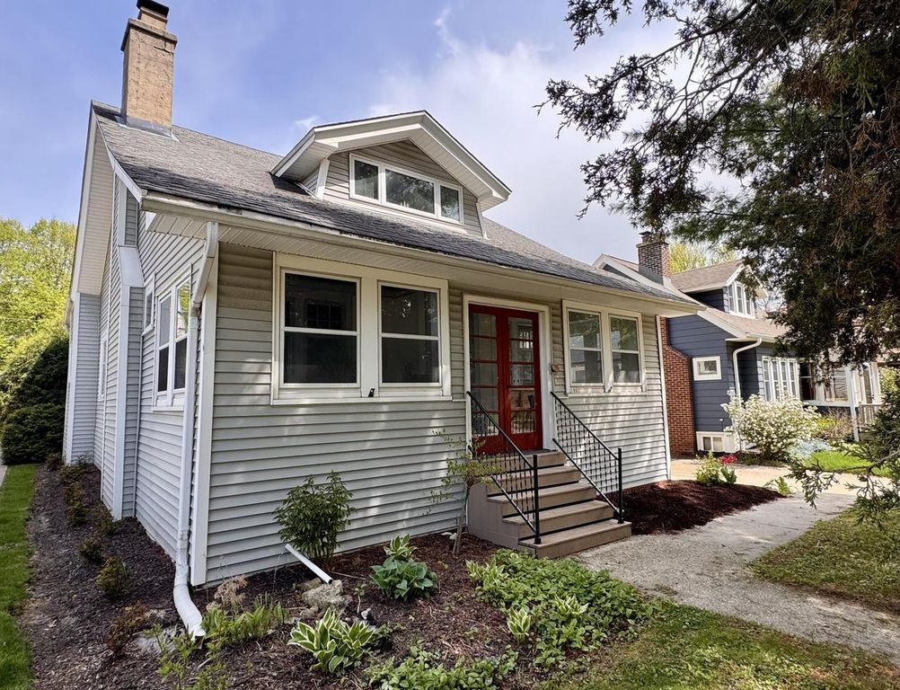 1802 N 72nd STREET, Wauwatosa, WI 53213