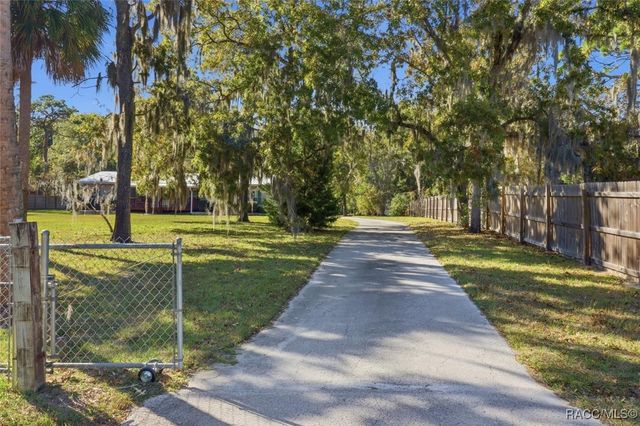 1598 S Iroquois Avenue, Homosassa, FL 34448