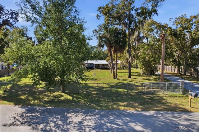 1598 S Iroquois Avenue, Homosassa, FL 34448