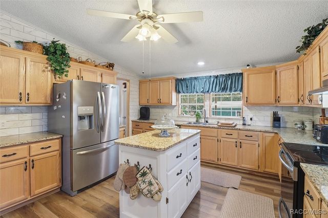 1598 S Iroquois Avenue, Homosassa, FL 34448