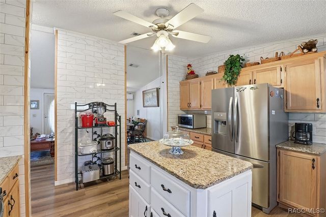 1598 S Iroquois Avenue, Homosassa, FL 34448