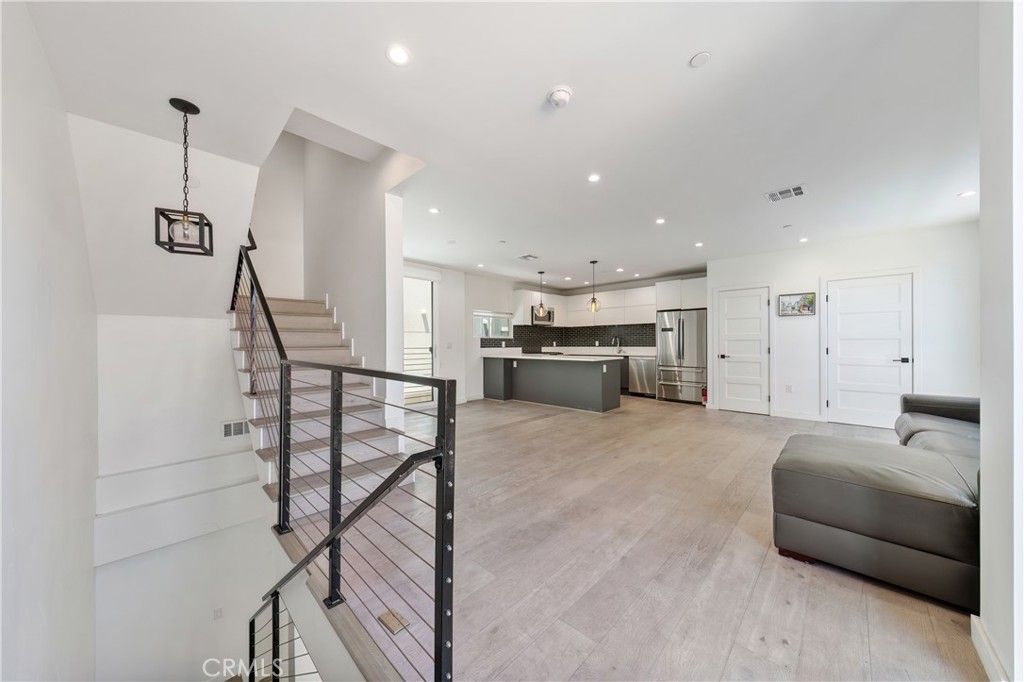 Image 10 of property listing at 113 1/2 N Manhattan, Los Angeles, CA 90004