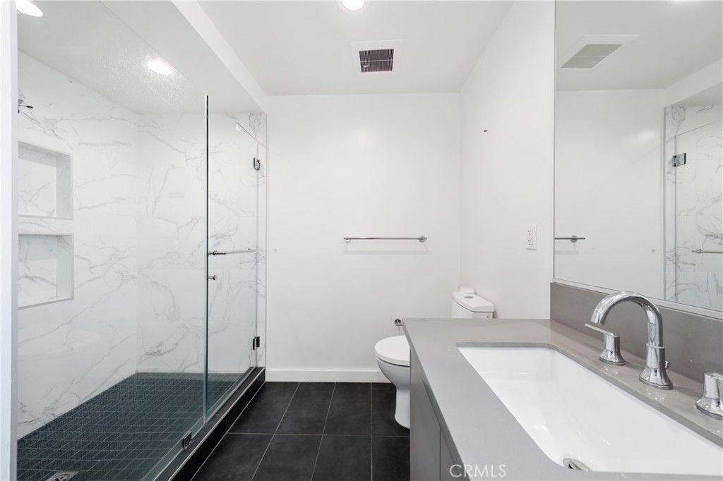 Image 18 of property listing at 113 1/2 N Manhattan, Los Angeles, CA 90004