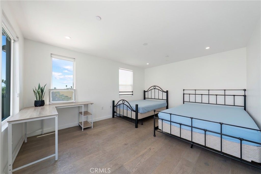 Image 19 of property listing at 113 1/2 N Manhattan, Los Angeles, CA 90004