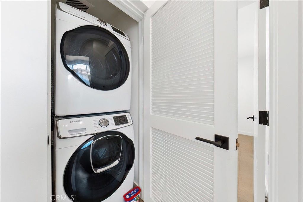 Image 21 of property listing at 113 1/2 N Manhattan, Los Angeles, CA 90004