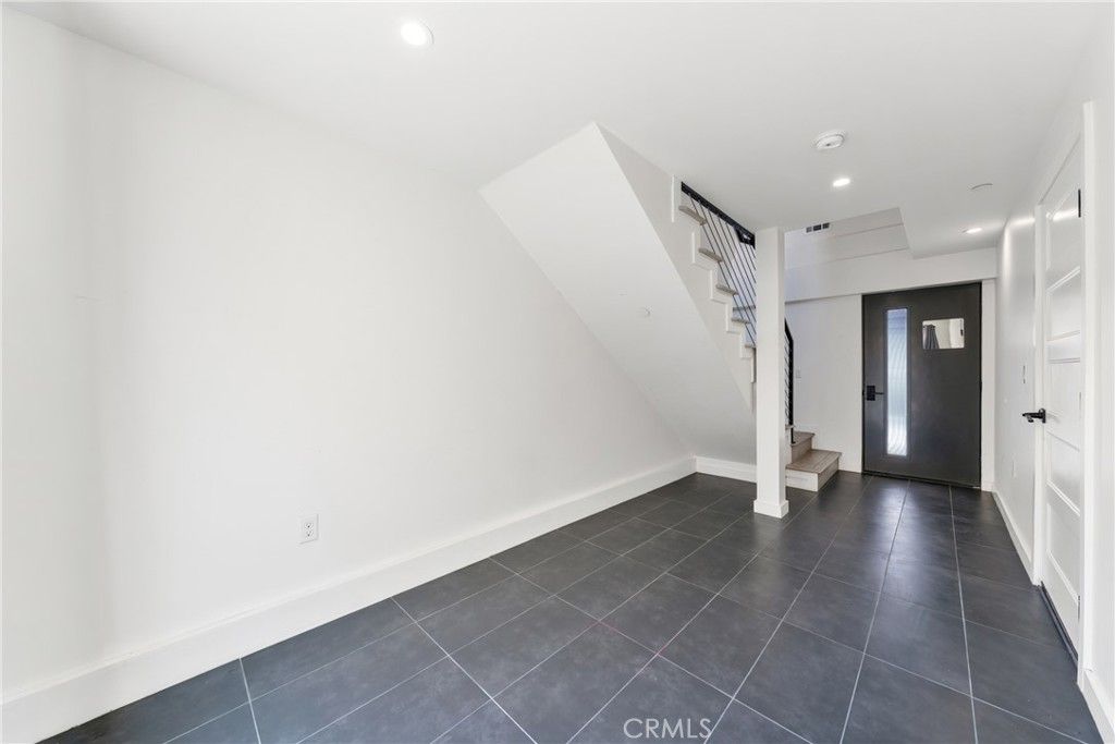 Image 22 of property listing at 113 1/2 N Manhattan, Los Angeles, CA 90004