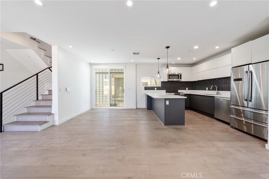 Image 8 of property listing at 113 1/2 N Manhattan, Los Angeles, CA 90004