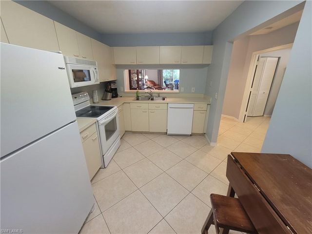 7731 Jewel LN 204, Naples, FL 34109