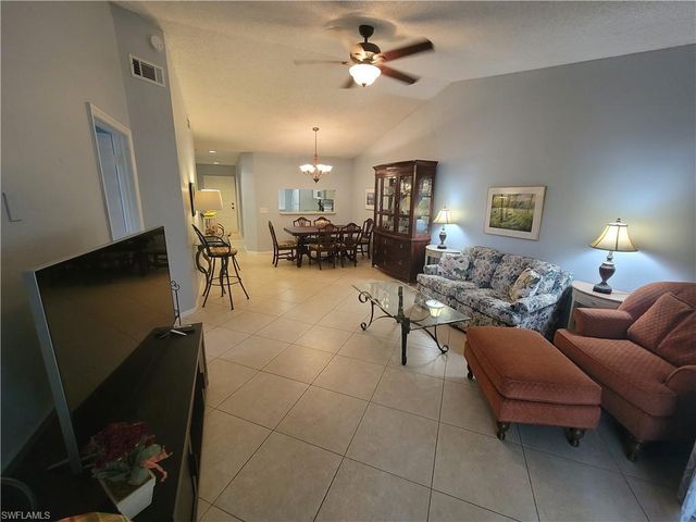 7731 Jewel LN 204, Naples, FL 34109
