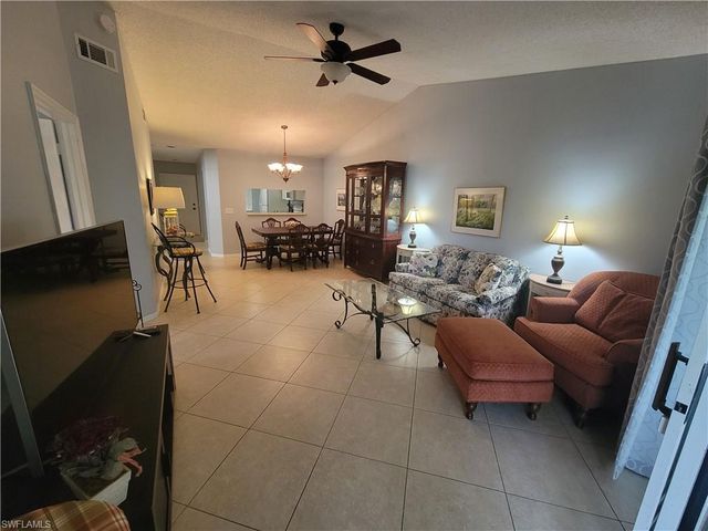 7731 Jewel LN 204, Naples, FL 34109