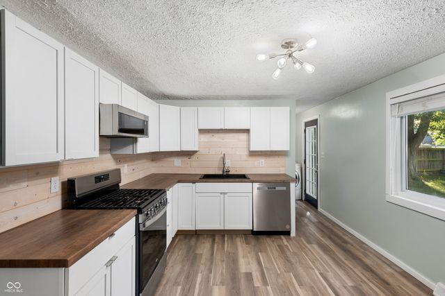 1445 Biloxi Lane, Beech Grove, IN 46107