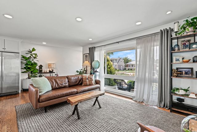 1921 Buckingham Avenue, Westchester, IL 60154