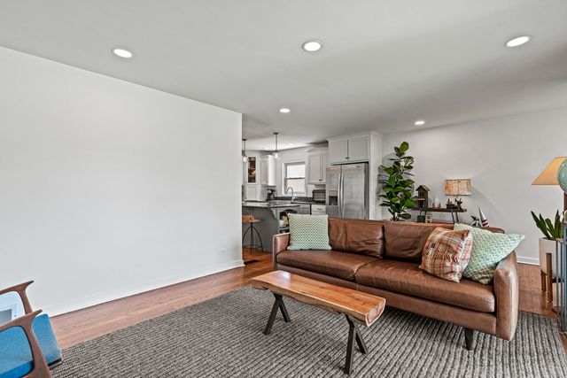 1921 Buckingham Avenue, Westchester, IL 60154