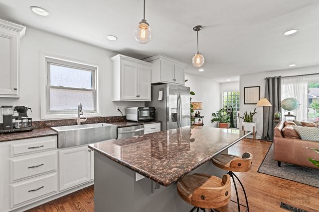 1921 Buckingham Avenue, Westchester, IL 60154