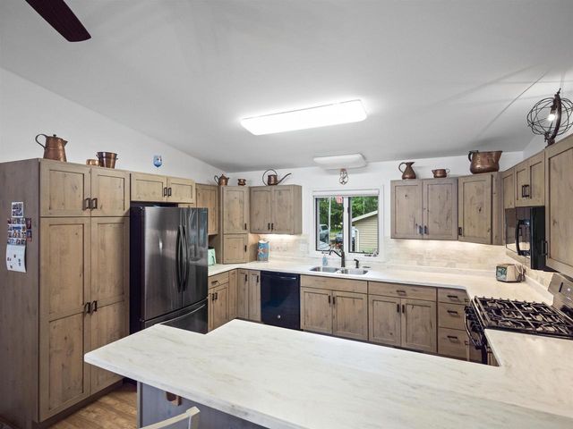 N2980 HIGHLAND LANE, Waupaca, WI 54981