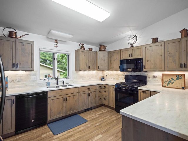 N2980 HIGHLAND LANE, Waupaca, WI 54981