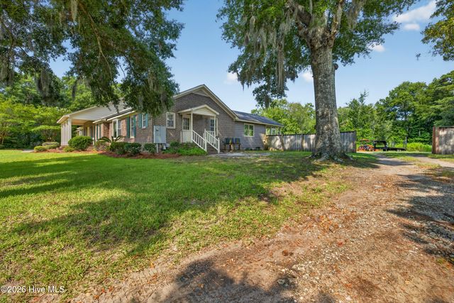 6700 Myrtle Grove Road, Wilmington, NC 28409
