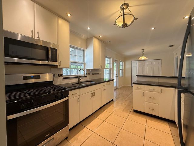 4214 NW 17TH AVENUE, Gainesville, FL 32605
