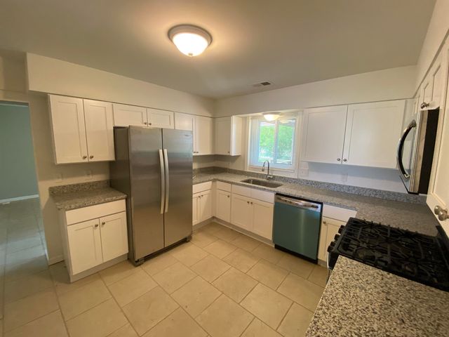 20640 Westhaven Avenue, Southfield, MI 48075