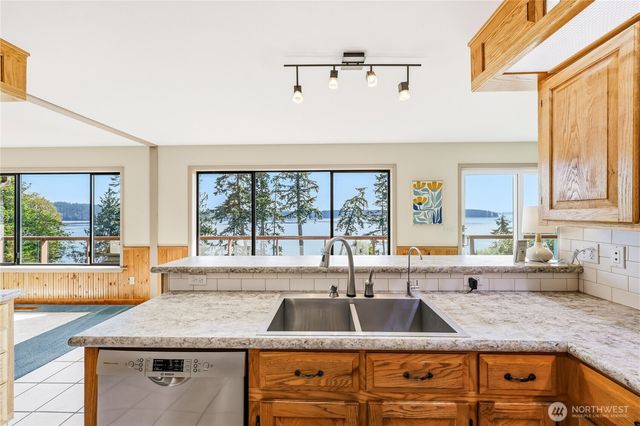 209 Old Oak Bay Road, Port Hadlock, WA 98368