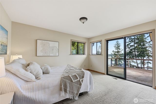 209 Old Oak Bay Road, Port Hadlock, WA 98368