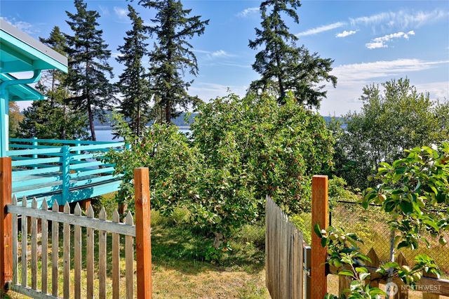 209 Old Oak Bay Road, Port Hadlock, WA 98368