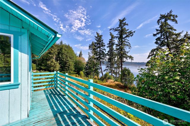 209 Old Oak Bay Road, Port Hadlock, WA 98368