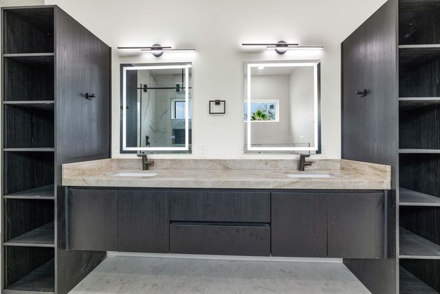 5927 E North Lane, Paradise Valley, AZ 85253