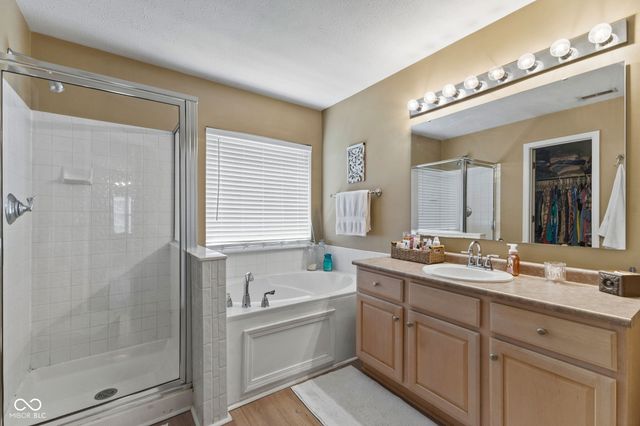 5881 Lost Oaks Drive, Carmel, IN 46033