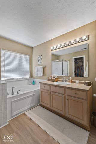 5881 Lost Oaks Drive, Carmel, IN 46033