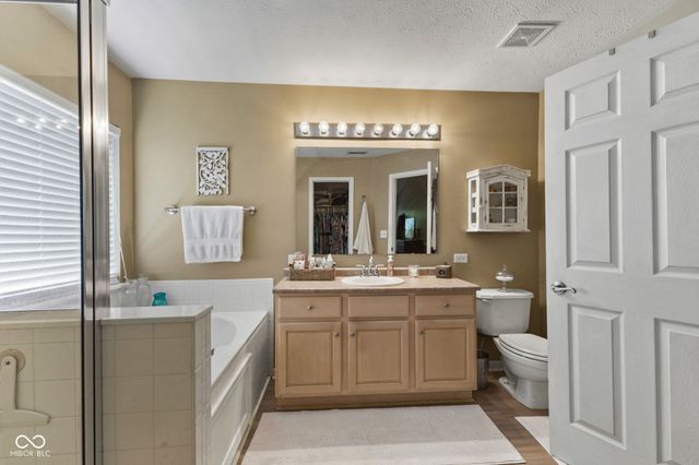 5881 Lost Oaks Drive, Carmel, IN 46033