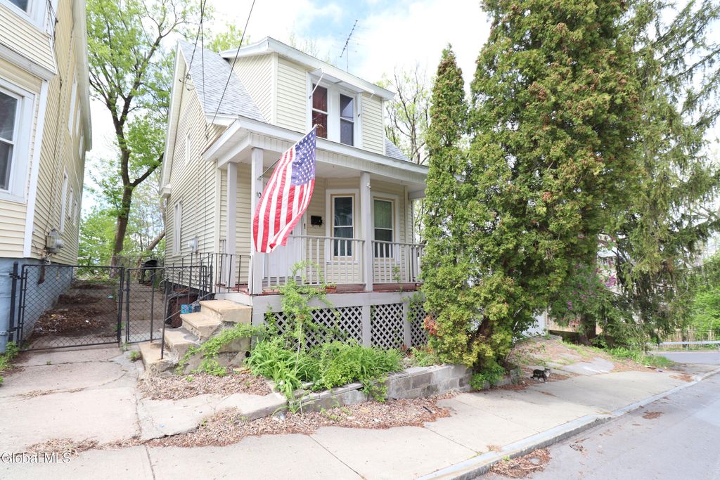 10 Daggett Terrace, Schenectady, NY 12307