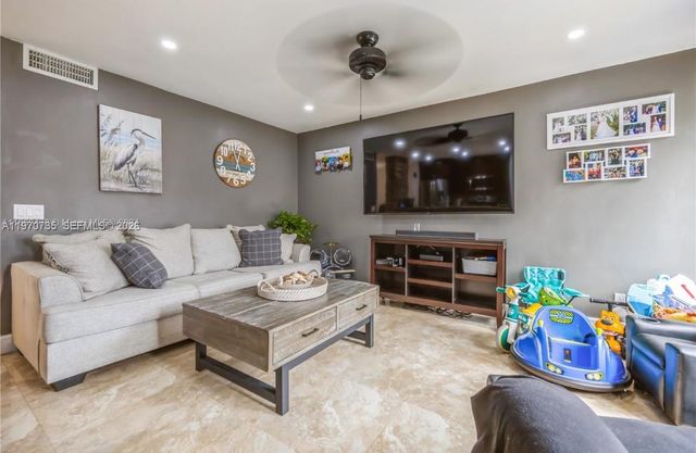 11208 NW 15th St, Pembroke Pines, FL 33026