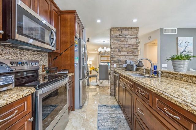 11208 NW 15th St, Pembroke Pines, FL 33026