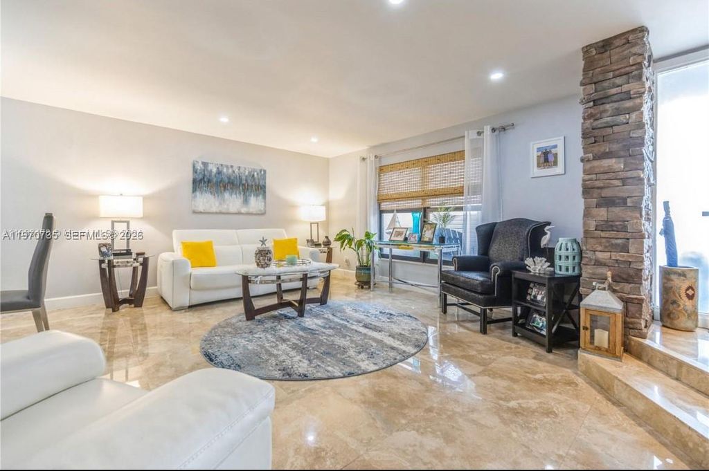 11208 NW 15th St, Pembroke Pines, FL 33026