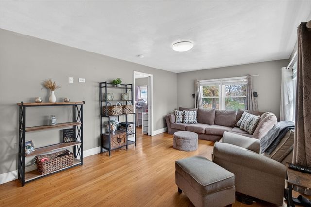 44 Oak St, Billerica, MA 01862