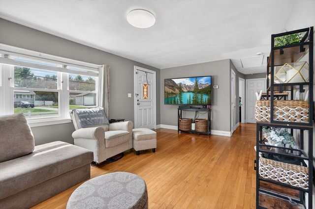 44 Oak St, Billerica, MA 01862