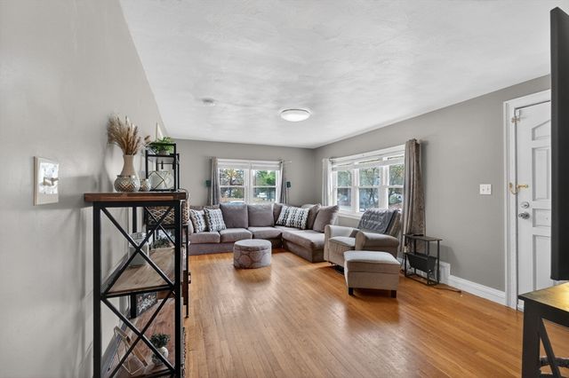 44 Oak St, Billerica, MA 01862