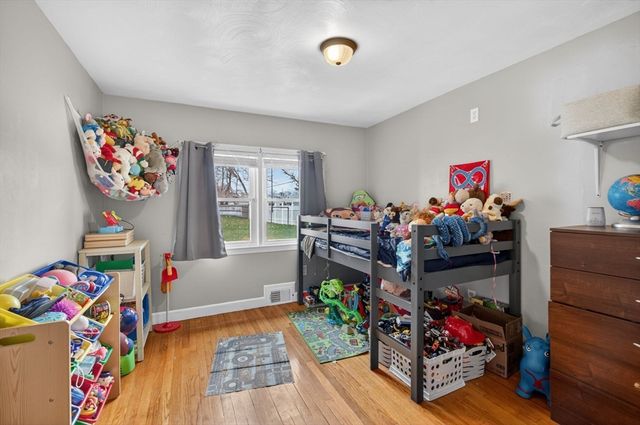 44 Oak St, Billerica, MA 01862