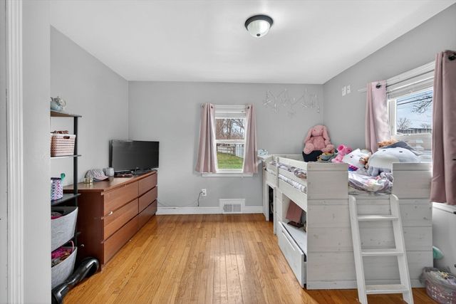 44 Oak St, Billerica, MA 01862