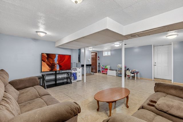 44 Oak St, Billerica, MA 01862