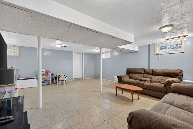 44 Oak St, Billerica, MA 01862