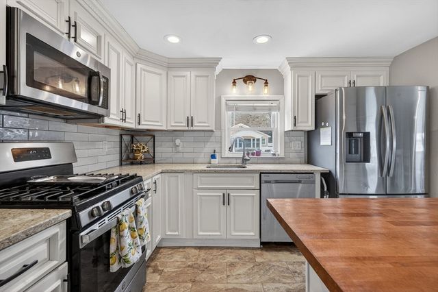 44 Oak St, Billerica, MA 01862