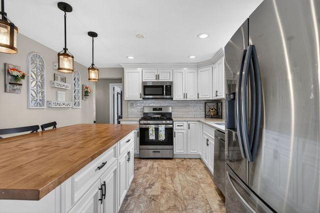 44 Oak St, Billerica, MA 01862