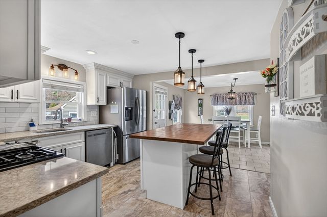 44 Oak St, Billerica, MA 01862