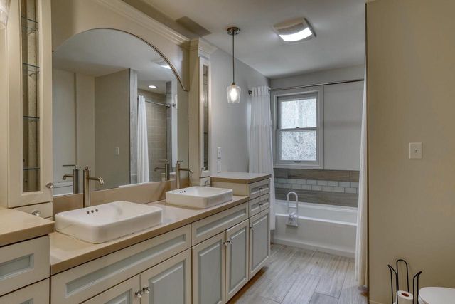 12125 Western AVENUE, Cedarburg, WI 53012