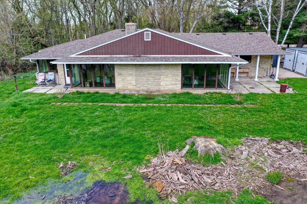 12125 Western AVENUE, Cedarburg, WI 53012